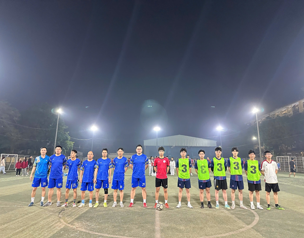 SÔI ĐỘNG VÀ GẮN KẾT: TRẬN GIAO LƯU BÓNG ĐÁ THÁNG THANH NIÊN KHOA VẬT LÝ THÀNH CÔNG RỰC RỠ 