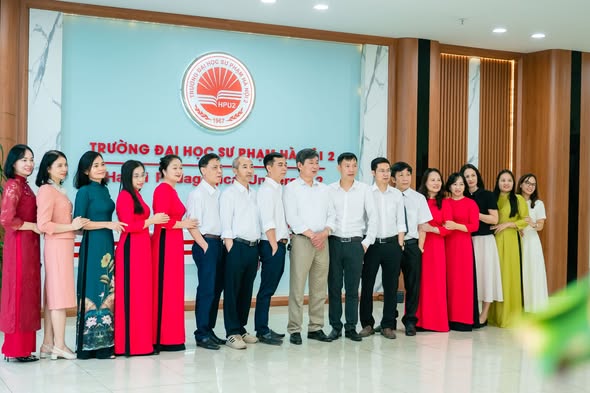 HỘI NGHỊ VIÊN CHỨC, NGƯỜI LAO ĐỘNG KHOA VẬT LÝ NĂM HỌC 2025-2026 THÀNH CÔNG TỐT ĐẸP