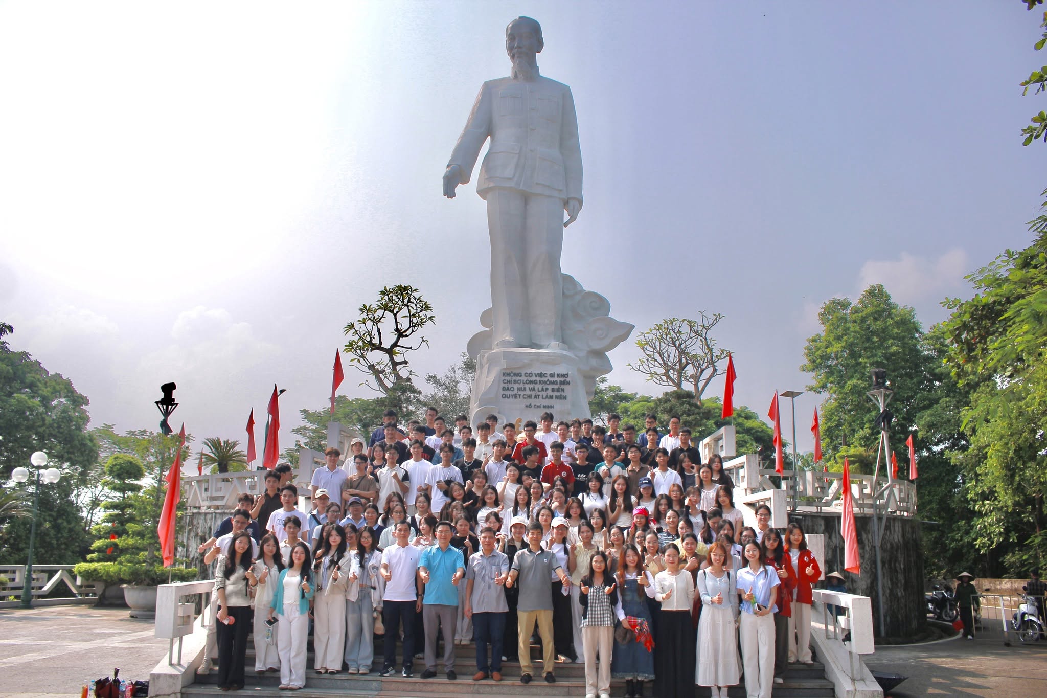 SINH VIÊN KHOA VẬT LÝ VỚI HÀNH TRÌNH HỌC TẬP VÀ TRẢI NGHIỆM THỰC TẾ NĂM 2026